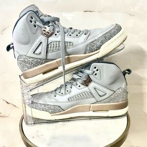 Jordan Spizike Gray with Gold Accents 5Y (7-7.5W)
